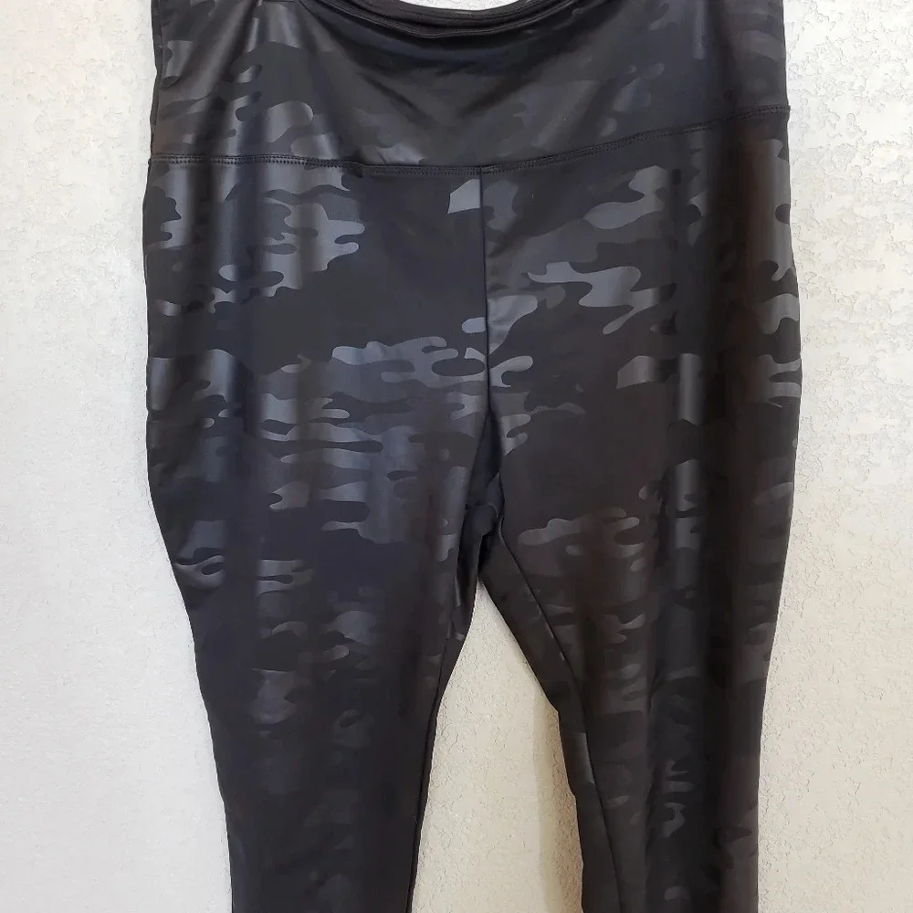 Knox Rose black camo leggings